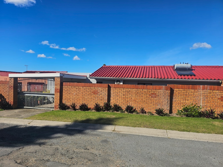 4 Bedroom Property for Sale in Braelyn Eastern Cape